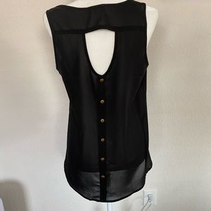 3/$30🌼 Shear Black Button Back Top - Size Medium